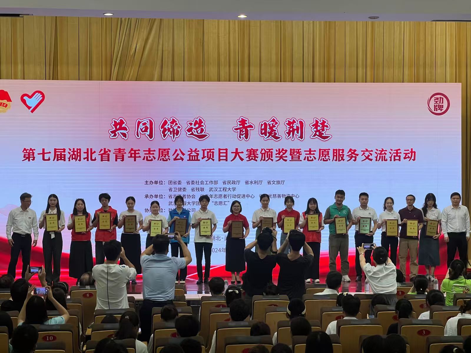 588dcf1977711a52b75cf6a31f14cf8.jpg C7娱乐
