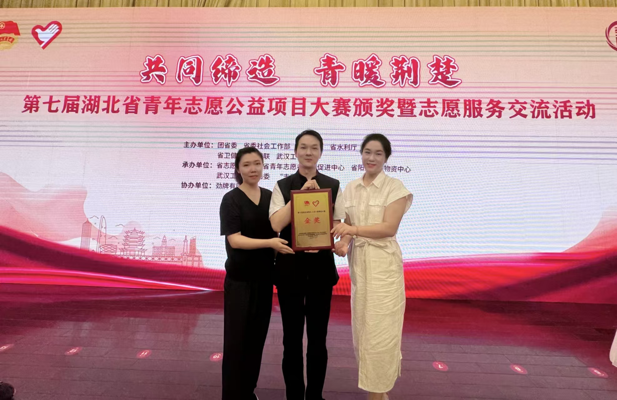 ade783fdfc4869c8561a2aa89025514.jpg C7娱乐